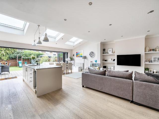 House for sale in Motspur Park, Greater London