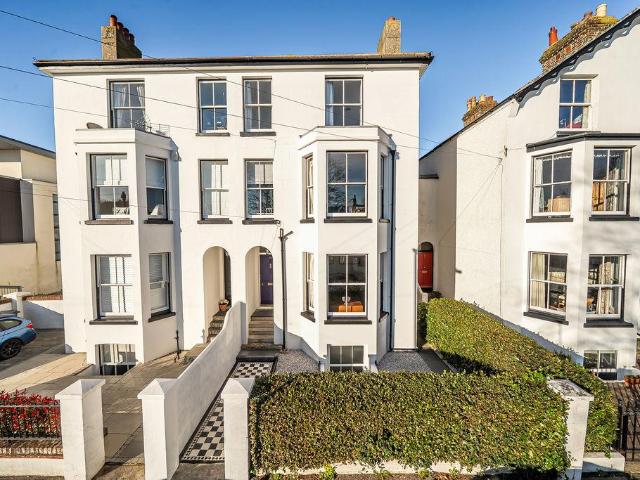 House for sale in Middlecroft, Hampshire