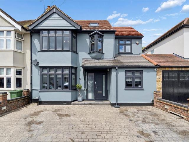 House for sale in Hornchurch, Greater London