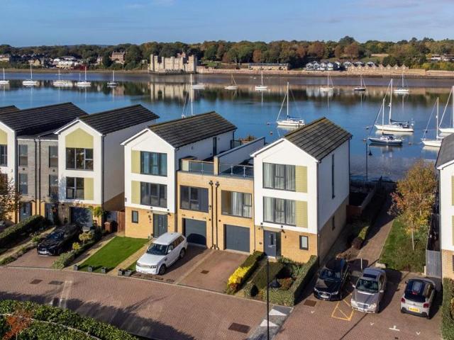 House for sale in St. Marys Island, Gillingham