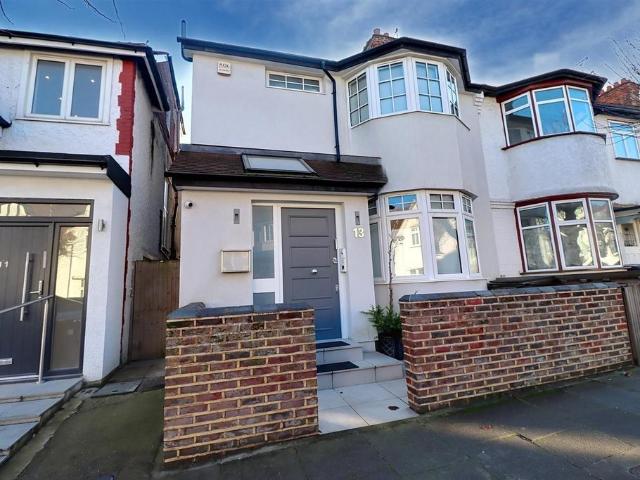 House for sale in Golders Green, Greater London