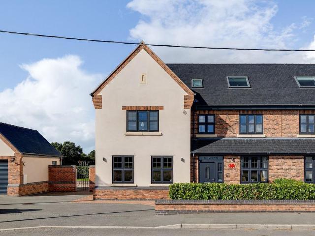 House for sale in Rossett, Lavister