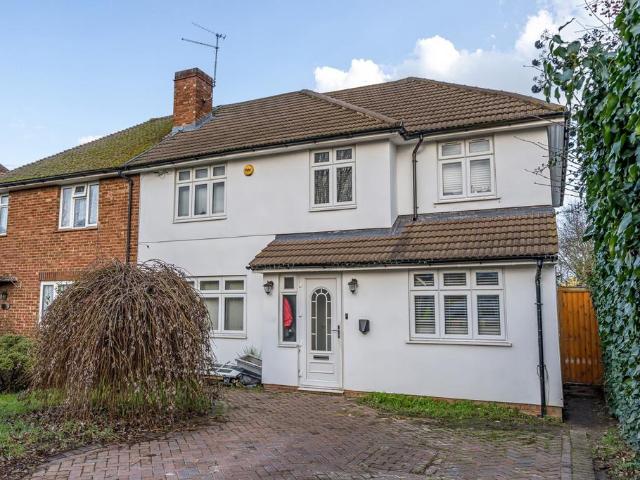 House for sale in Albany Park, Greater London