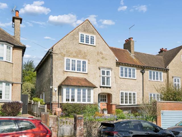 House for sale in Ashlyns Estate, Pouchen End
