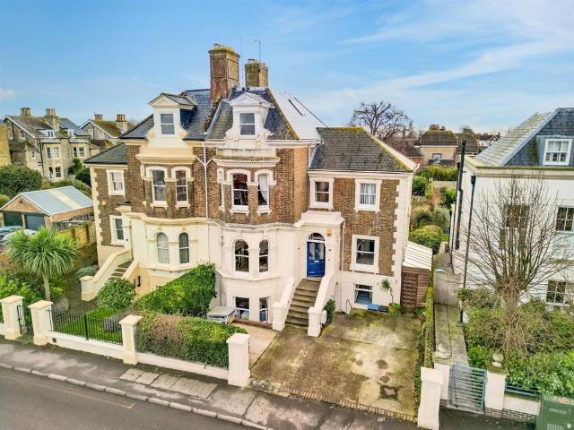 House for sale in Lower Walmer, Ash