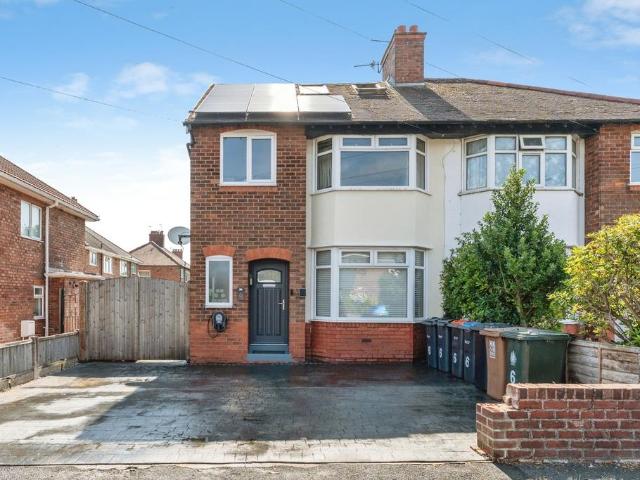 House for sale in Rossmore, Cheshire