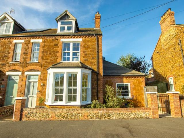 House for sale in Hunstanton, Brookville