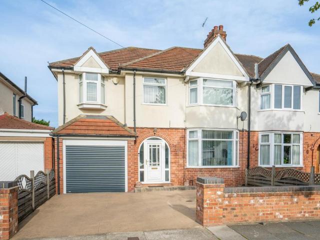 House for sale in Bell Farm, York
