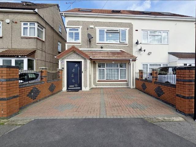 House for sale in Yeading, Greater London