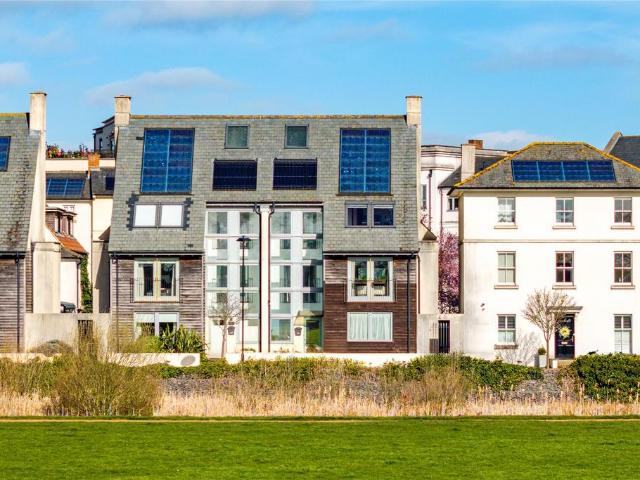 House for sale in Upton