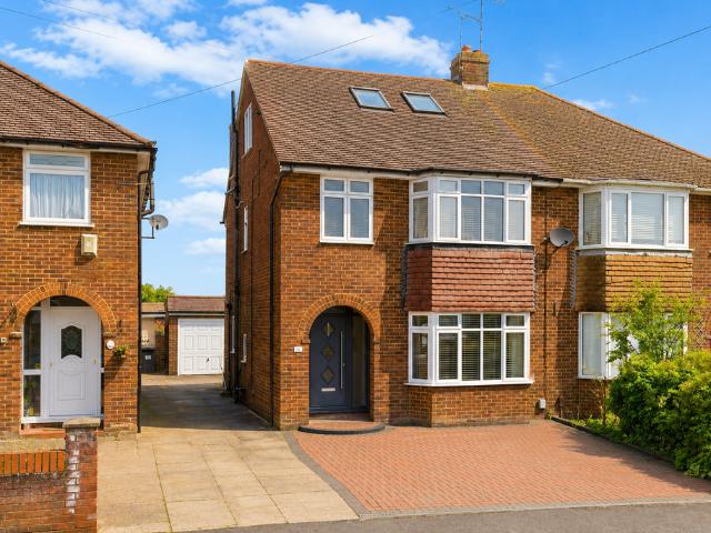 House for sale in Downside, Dunstable