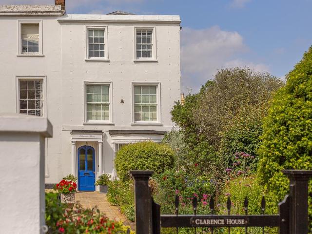 House for sale in Hampton Hill, Greater London