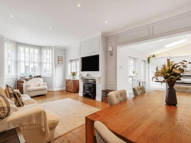 House for sale in Earlsfield, Greater London