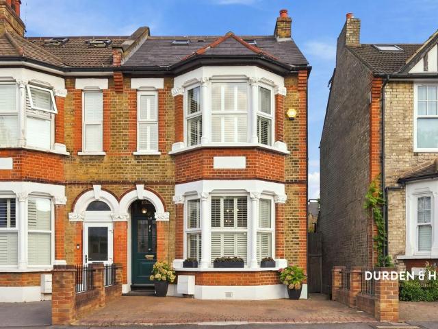 House for sale in London Borough of Redbridge, Greater London