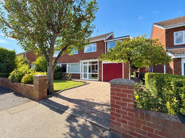 House for sale in Moorside, Tyne And Wear