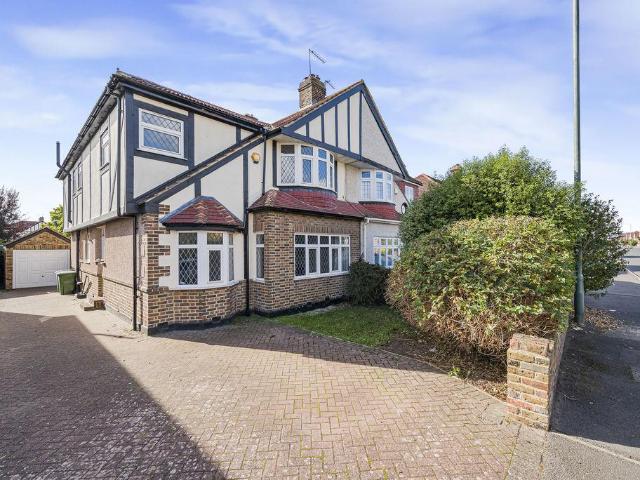 House for sale in Hurst, Greater London