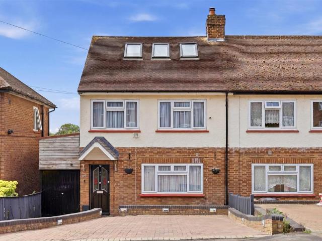 House for sale in Kings Hill, Colliers End