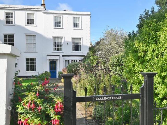 House for sale in Hampton Hill, Greater London