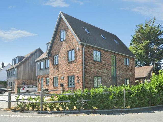 House for sale in Ewhurst, Heathlands