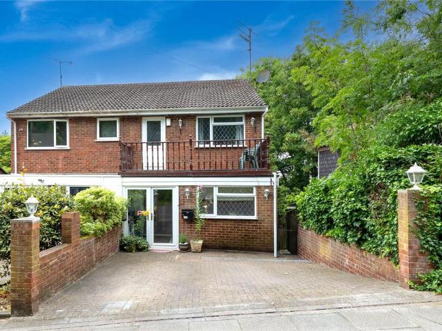 House for sale in Spring Park, Luton