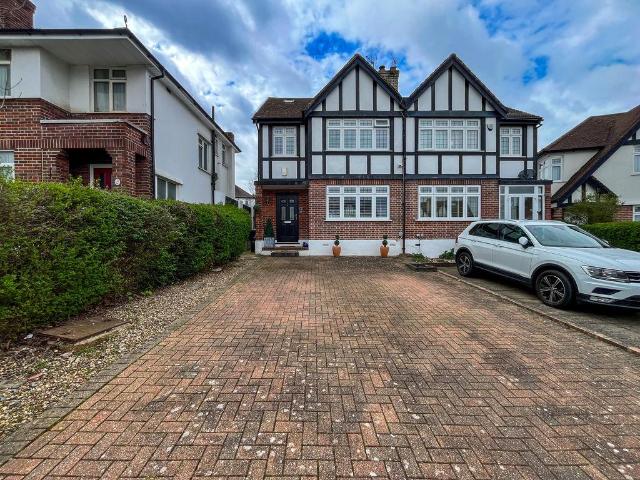 House for sale in London Borough of Ealing, Greenford