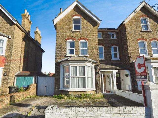 House for sale in Upton, Acol