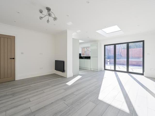House for sale in Chingford, Greater London