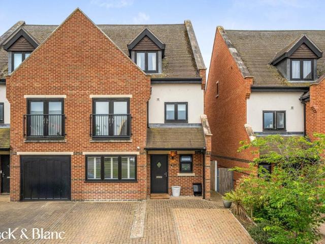 House for sale in Coney Hall, Greater London