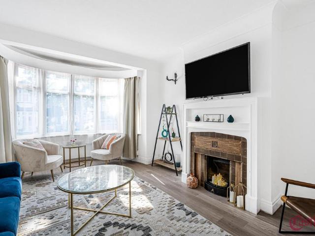House for sale in Bowes, Greater London