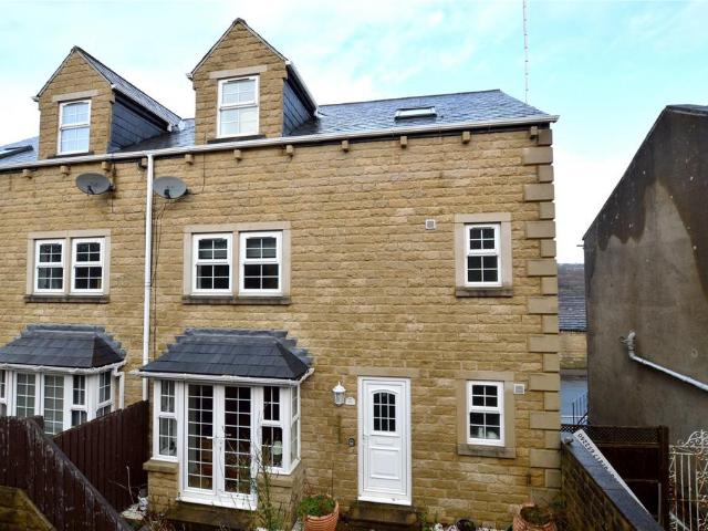 House for sale in Farsley, West Yorkshire