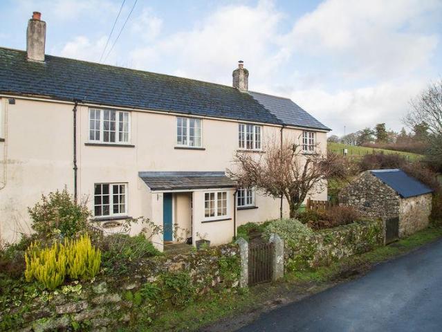 House for sale in Weir Quay, Devon