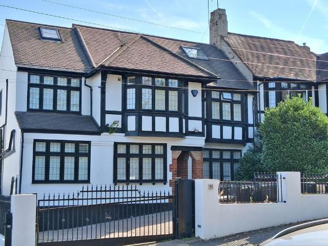 House for sale in Chingford, Greater London