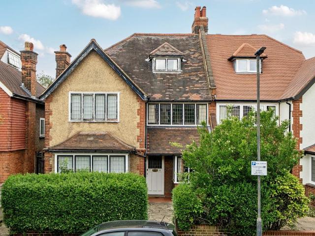 House for sale in East Greenwich, Greater London