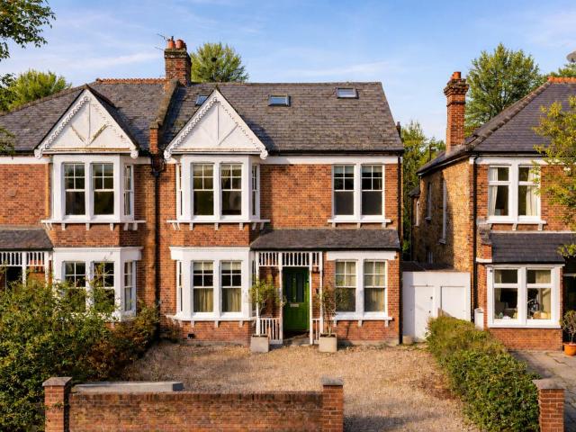 House for sale in Clapham Park, Greater London