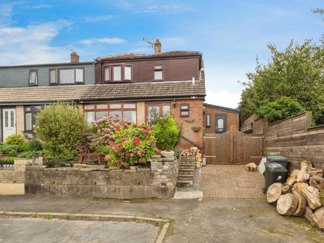 House for sale in Carrbrook Fold, Greenheys