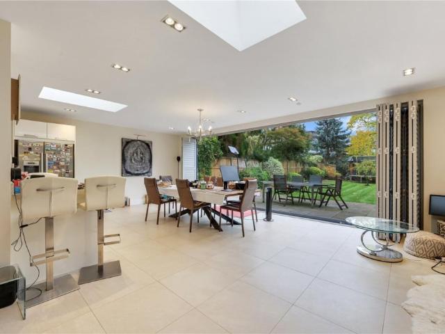 House for sale in Golders Green, Greater London