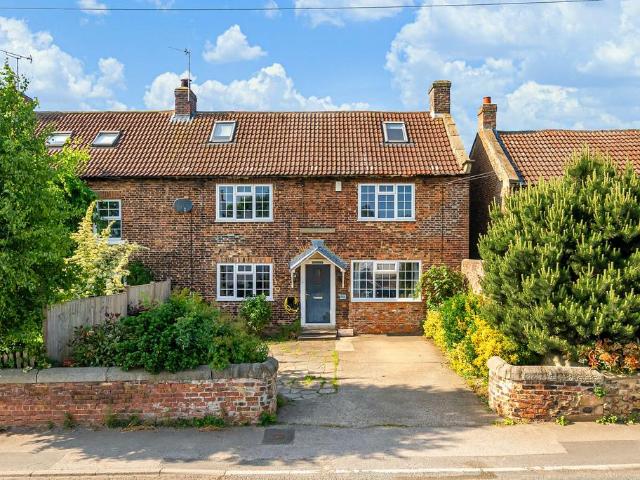 House for sale in Arkendale, North Yorkshire