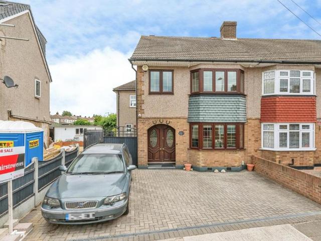 House for sale in Rainham, Greater London