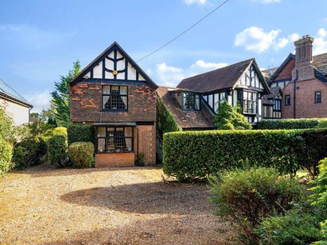 House for sale in London Borough of Croydon, Kenley