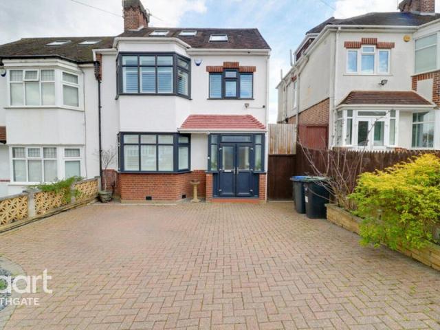 House for sale in Cockfosters, Greater London