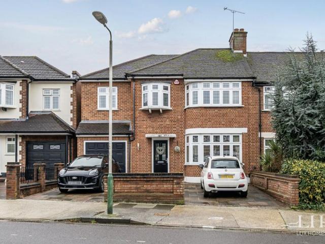 House for sale in Gidea Park, Greater London