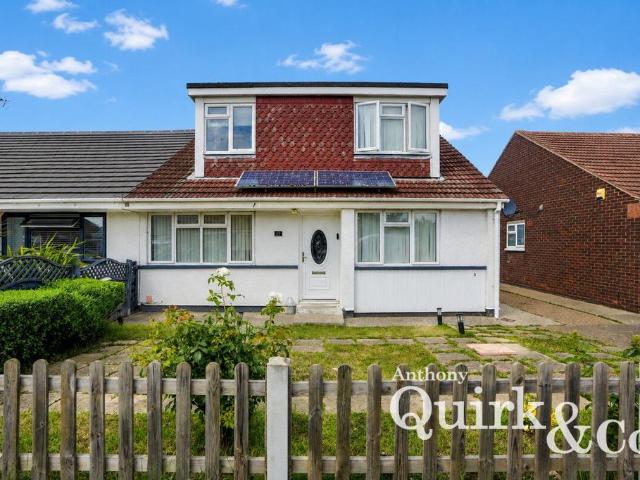House for sale in Winter Gardens, Essex