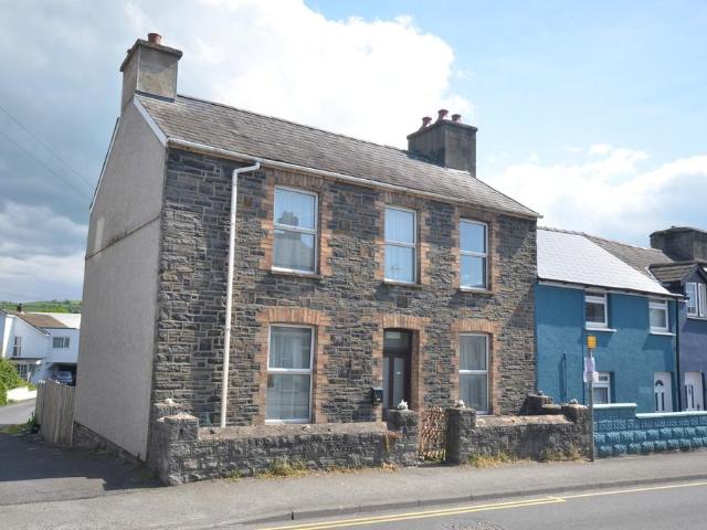 House for sale in Waun Fawr, Wales