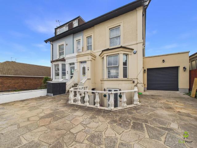 House for sale in Northumberland Heath, Greater London