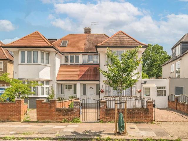 House for sale in Brondesbury, Greater London