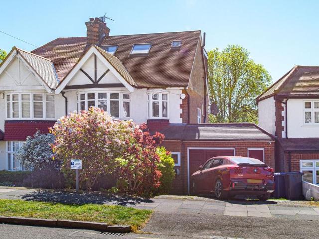 House for sale in North Finchley, Greater London