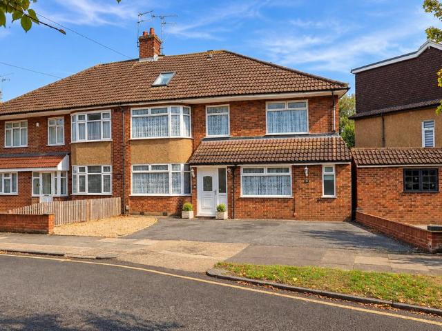 House for sale in Upminster Bridge, Greater London