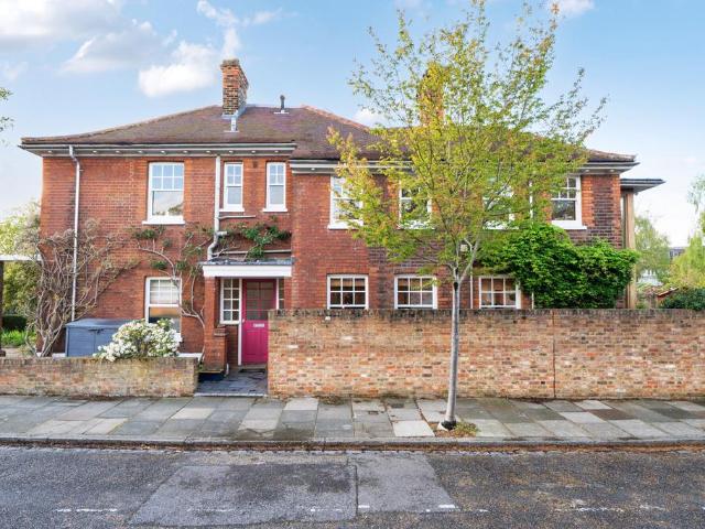 House for sale in East Greenwich, Greater London