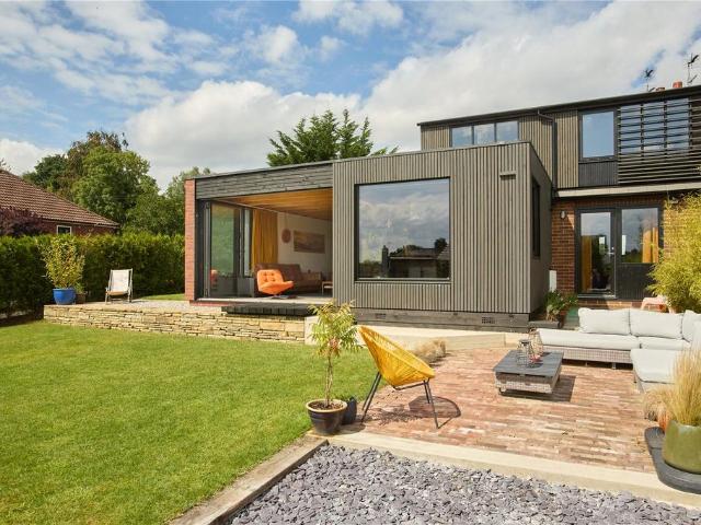 House for sale in Farsley, West Yorkshire