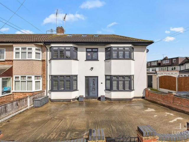 House for sale in Pot Kilns, Greater London